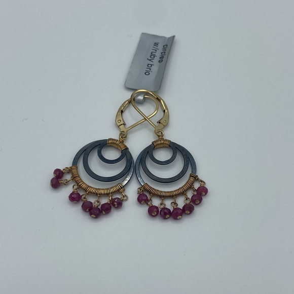Elegant Dana Kellin gold, black earrings with red stones - Picture 1 of 3